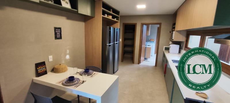 Casa com 7 Suítes e Hidromassagem