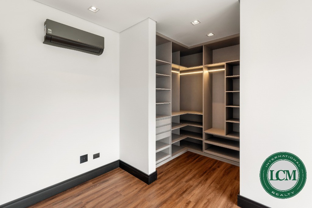 Casa moderna à venda no Condomínio SPII