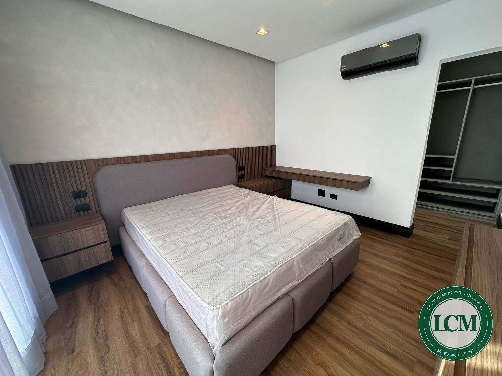 Casa moderna à venda no Condomínio SPII