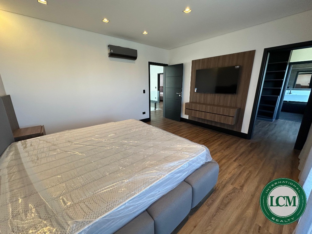 Casa moderna à venda no condomínio spii