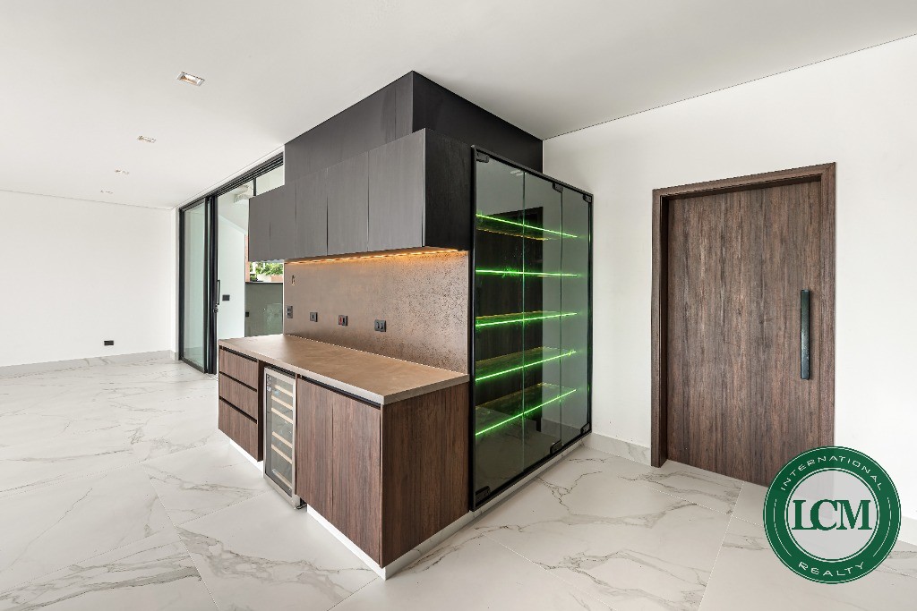 Casa moderna à venda no condomínio spii