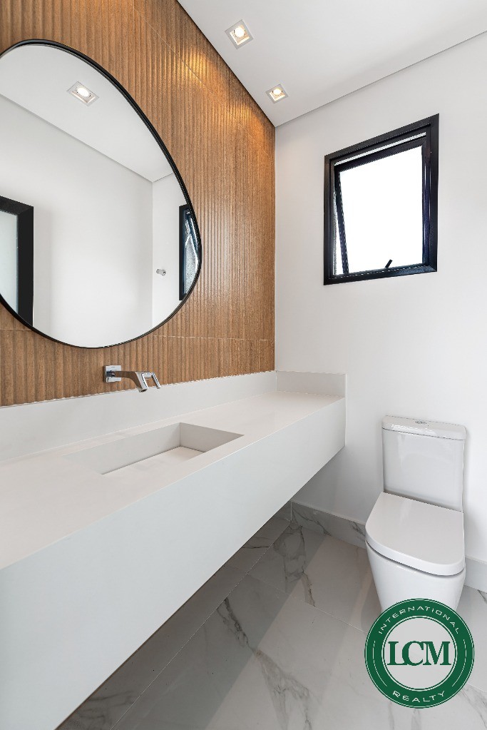 Casa moderna à venda no Condomínio SPII
