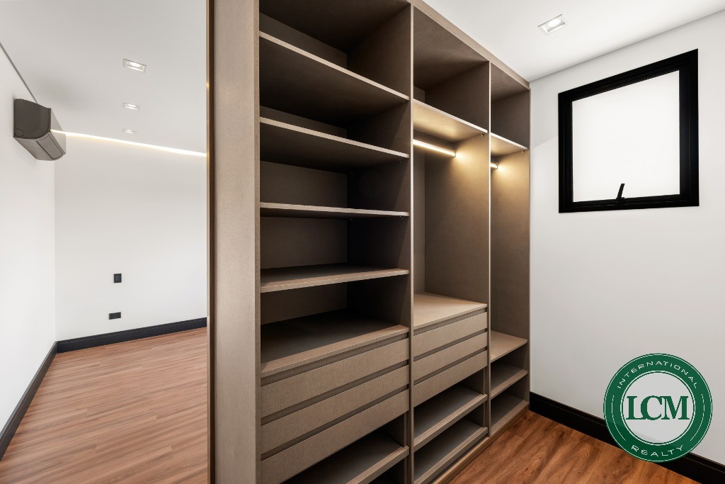 Casa moderna à venda no Condomínio SPII