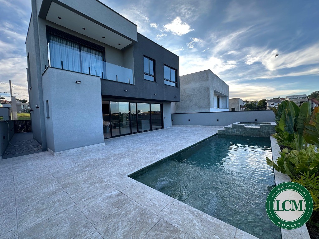 Casa moderna à venda no Condomínio SPII