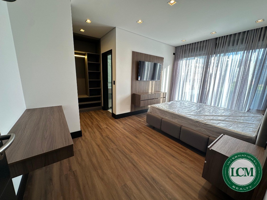 Casa moderna à venda no Condomínio SPII