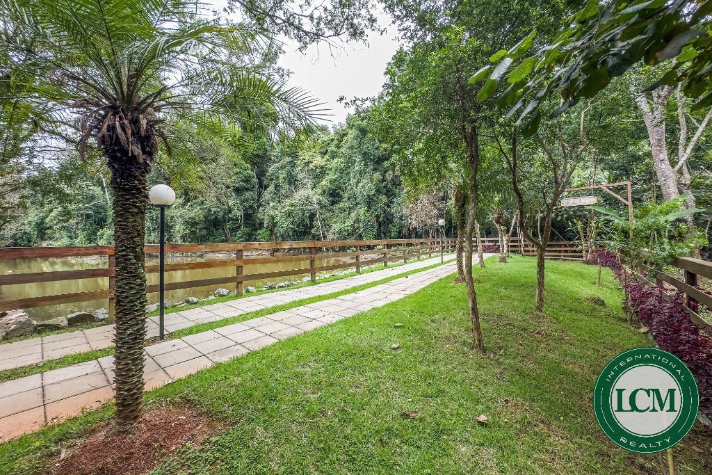 Casa moderna à venda no Condomínio SPII