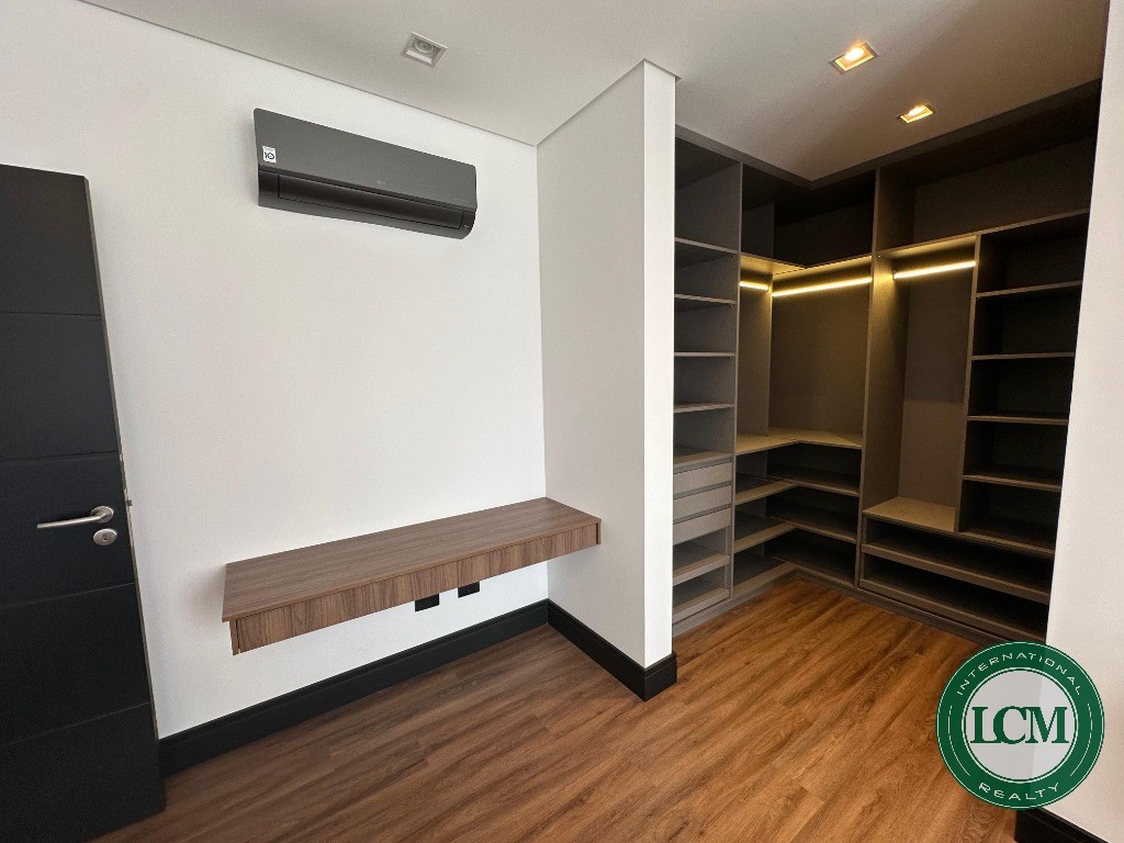 Casa moderna à venda no condomínio spii