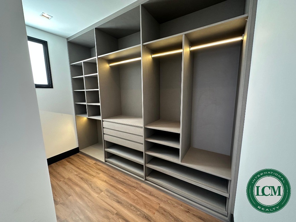 Casa moderna à venda no condomínio spii