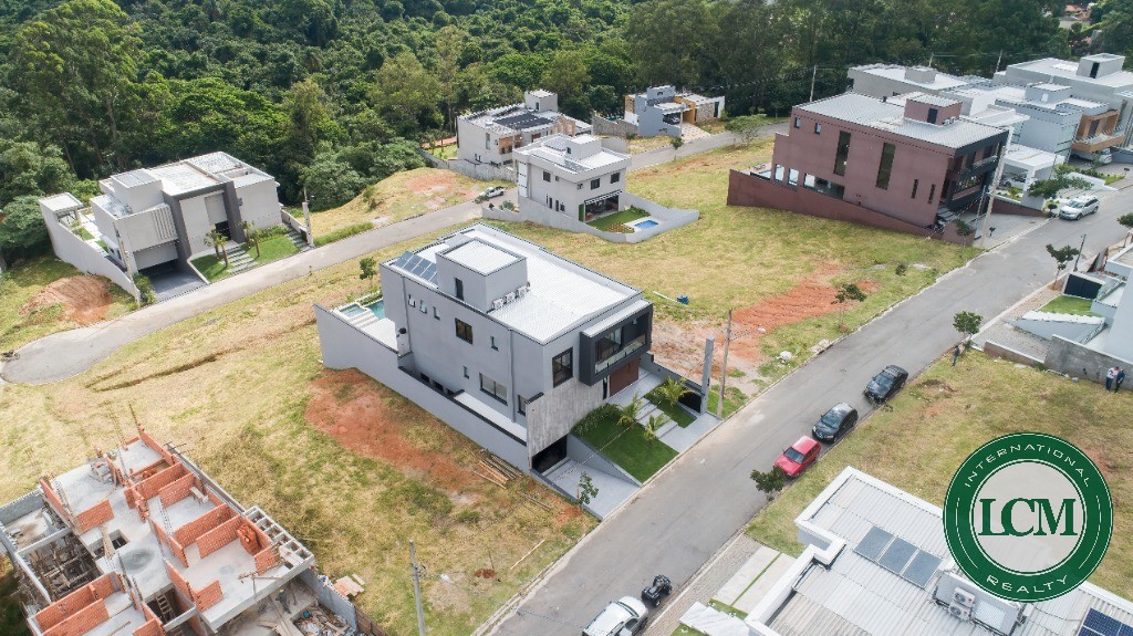 Casa moderna à venda no Condomínio SPII