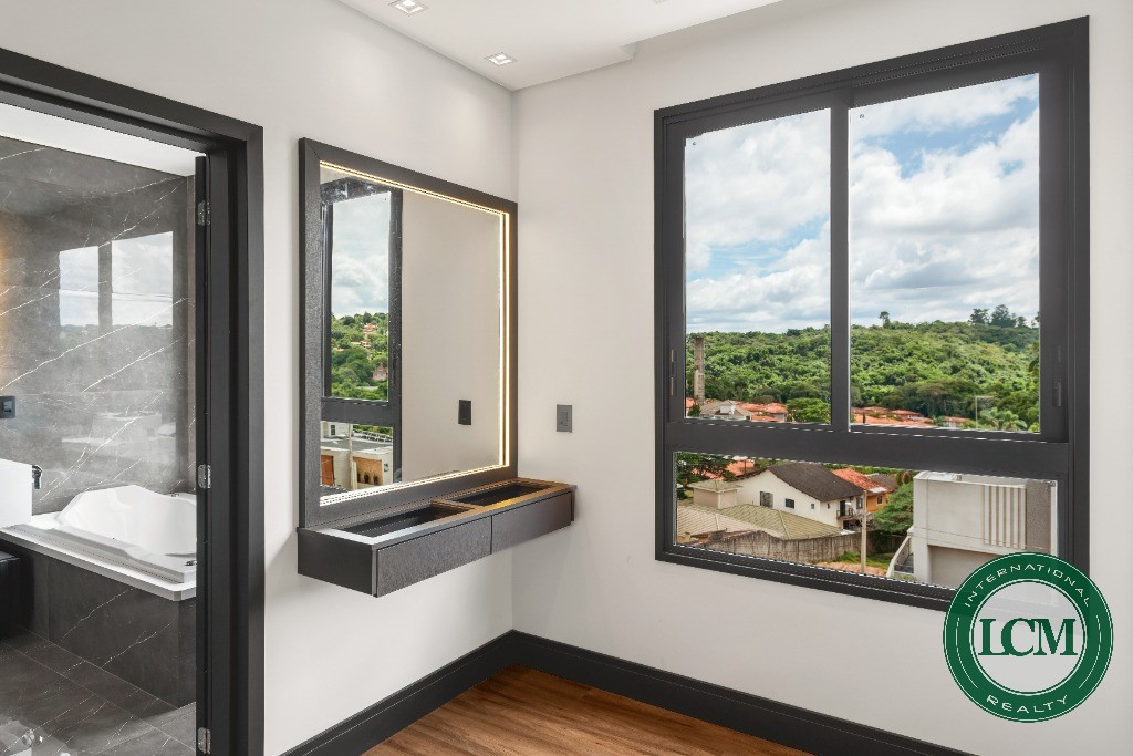 Casa moderna à venda no Condomínio SPII