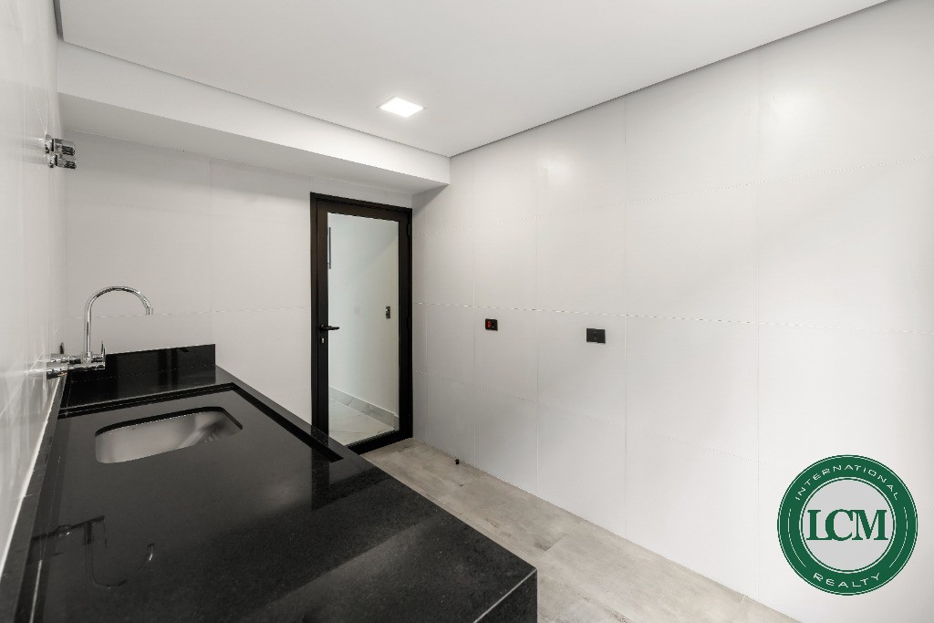 Casa moderna à venda no Condomínio SPII