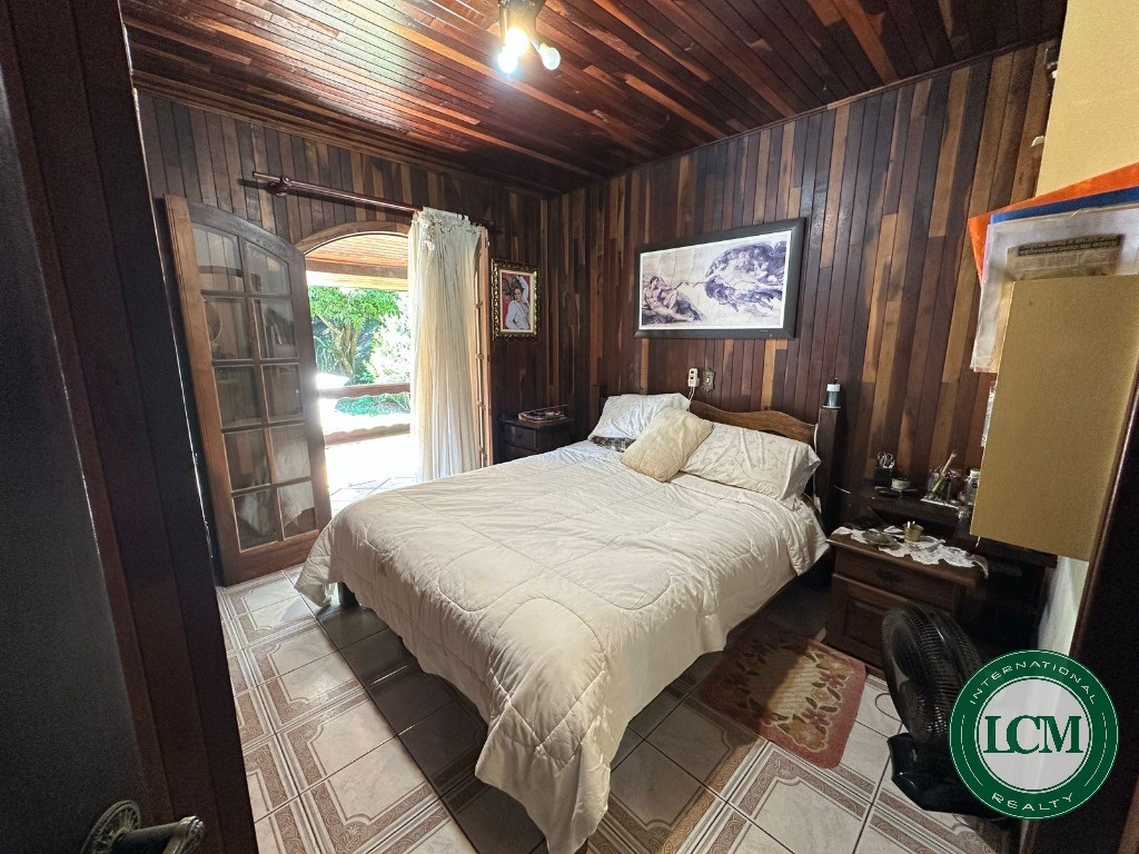Casa à venda no condomínio porto de ibiúna