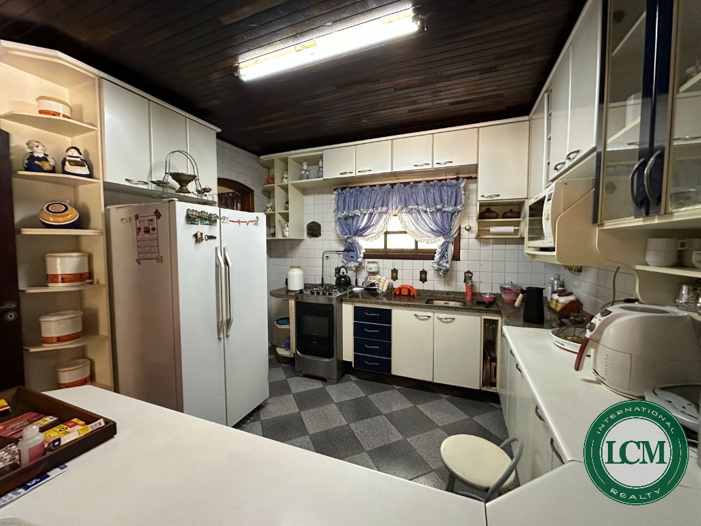 Casa à venda no condomínio porto de ibiúna
