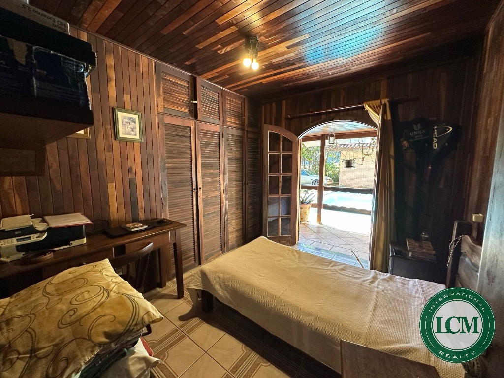 Casa à venda no condomínio porto de ibiúna