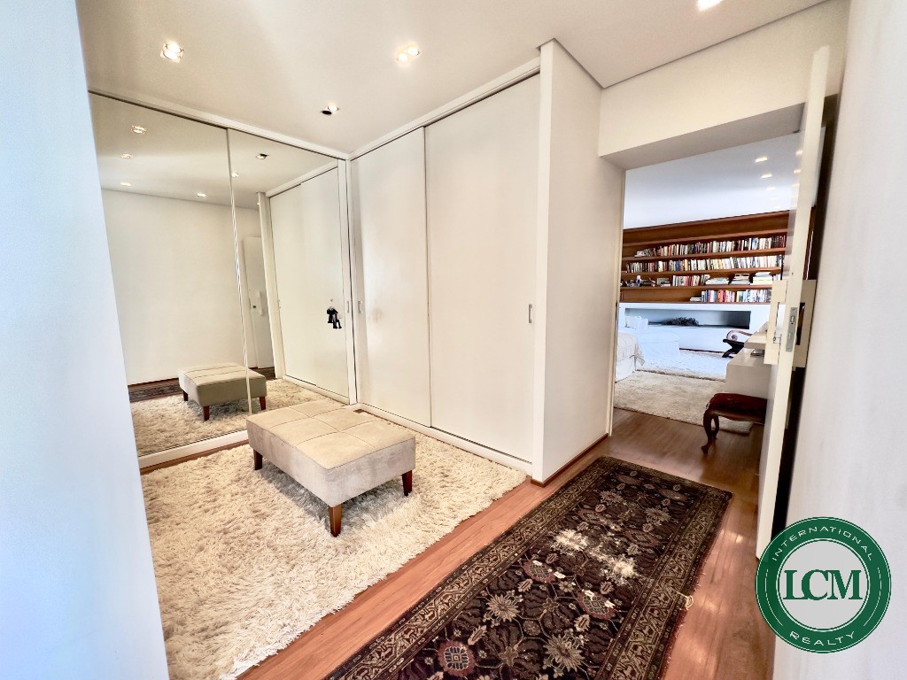 Cobertura Exclusiva de 410 m² com Piscina Privativa à Venda no Itaim Bibi