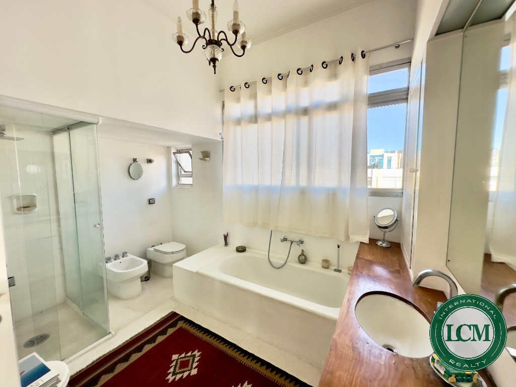 Cobertura Exclusiva de 410 m² com Piscina Privativa à Venda no Itaim Bibi