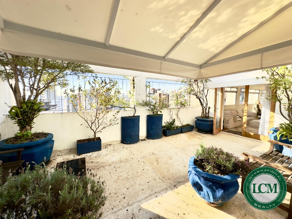 Cobertura Exclusiva de 410 m² com Piscina Privativa à Venda no Itaim Bibi