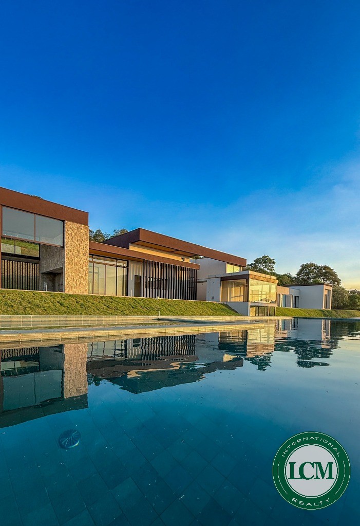 Casa à Venda em Bragança Paulista com Vista para a Represa