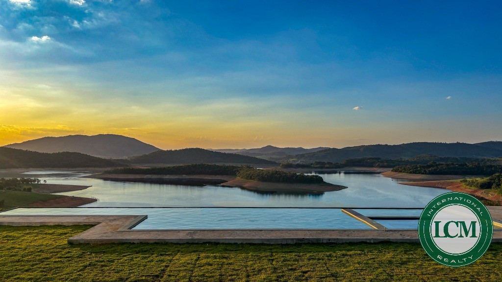 Casa à Venda em Bragança Paulista com Vista para a Represa