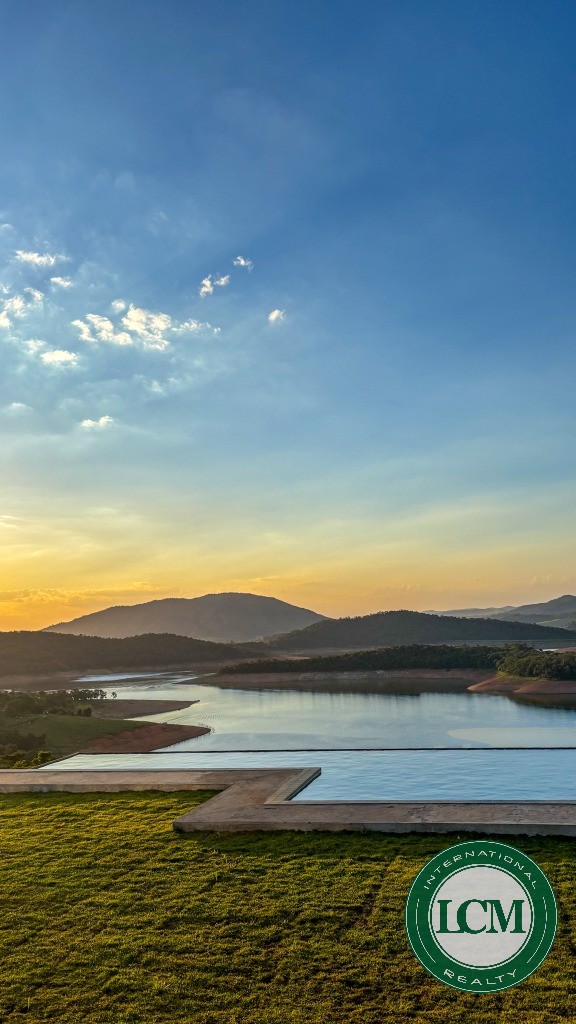 Casa à Venda em Bragança Paulista com Vista para a Represa