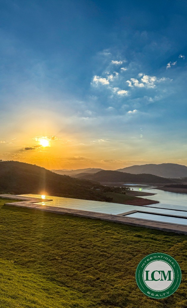 Casa à Venda em Bragança Paulista com Vista para a Represa