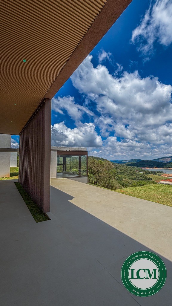 Casa à Venda em Bragança Paulista com Vista para a Represa