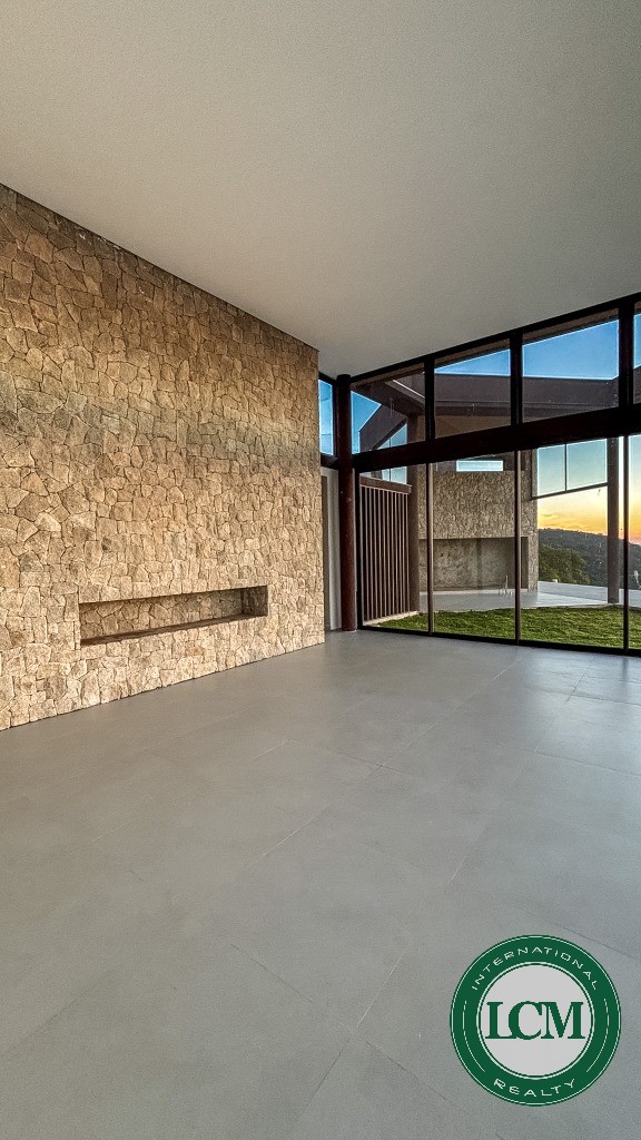 Casa à Venda em Bragança Paulista com Vista para a Represa