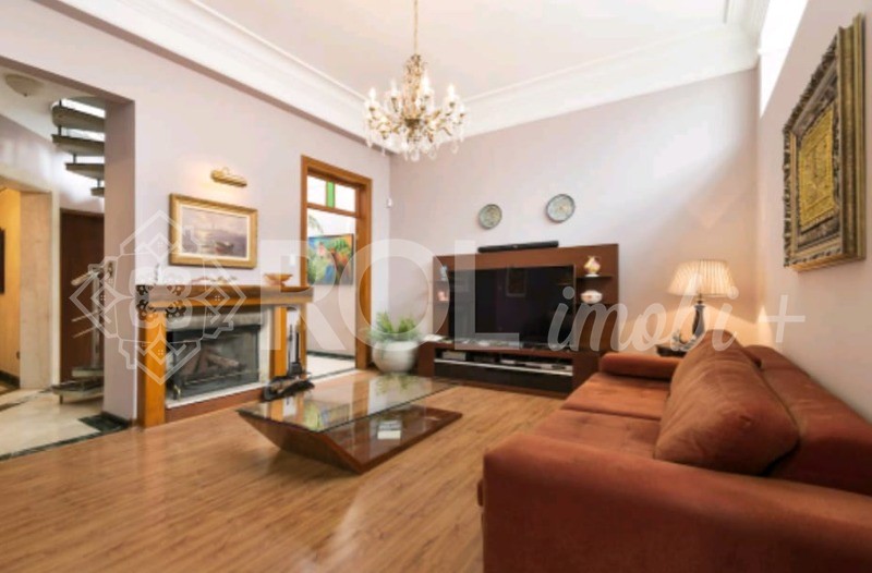 Casa, 3 quartos, 240 m² - Foto 1