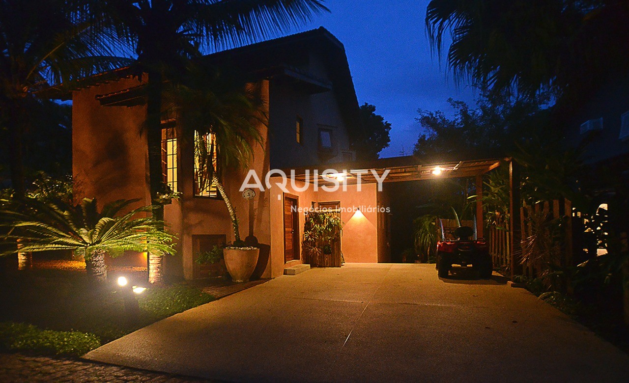 Casa charmosa e aconchegante a venda no condomínio Praia do Iporanga Guarujá.