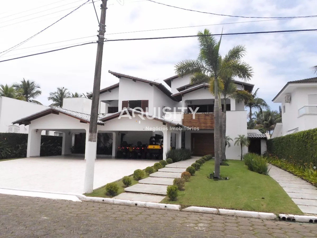 Casa de dois andares Jardim Acapulco Guarujá, com 600m² 6 suítes, 12 vagas de garagem, ótima localização.