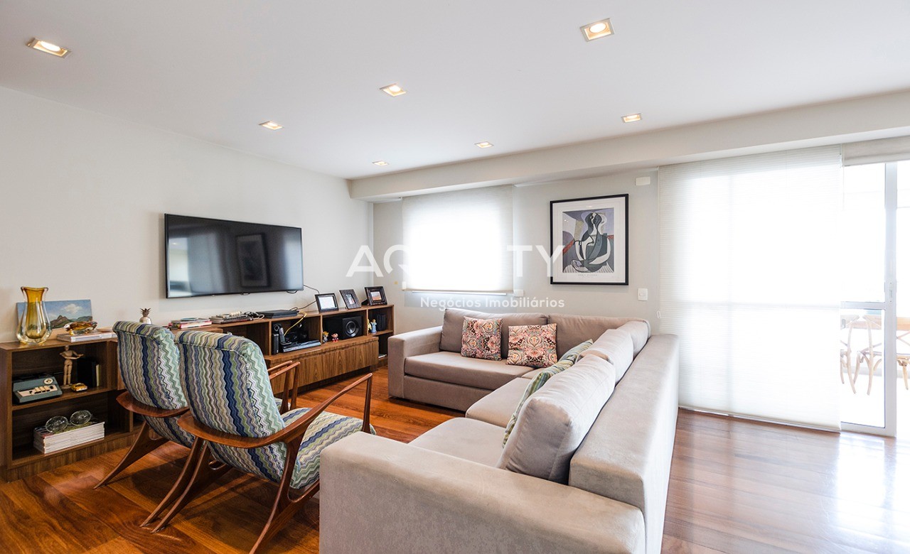 Apartamento com 3 suítes à venda na Mooca, 151m2 com varanda gourmet envidraçada, 3 vagas, condomínio clube com pet play.