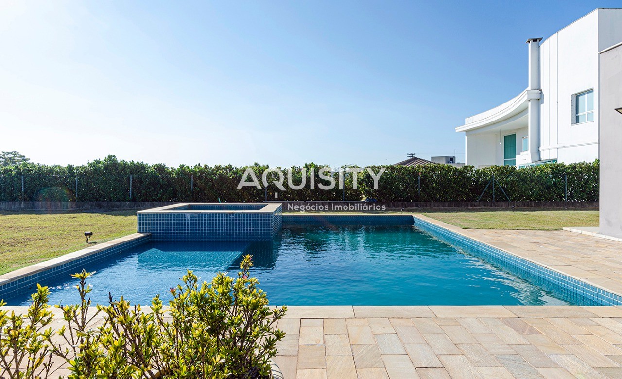 Casa à venda no Portal Japy Golf Club, 389,60m², 4 dormitórios sendo 3 suítes, campo de Golf, piscina, 3 vagas garagem