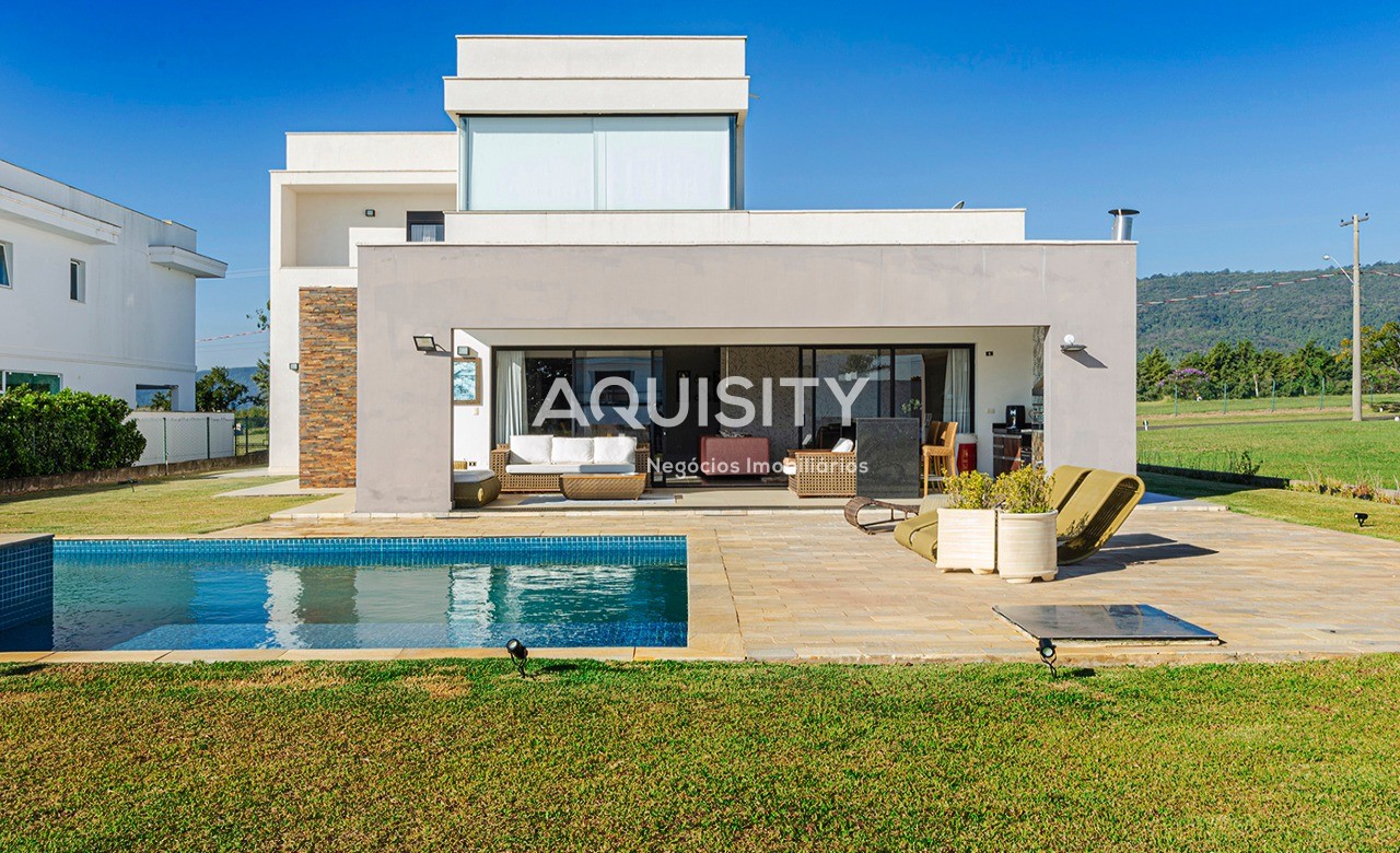 Casa à venda no Portal Japy Golf Club, 389,60m², 4 dormitórios sendo 3 suítes, campo de Golf, piscina, 3 vagas garagem