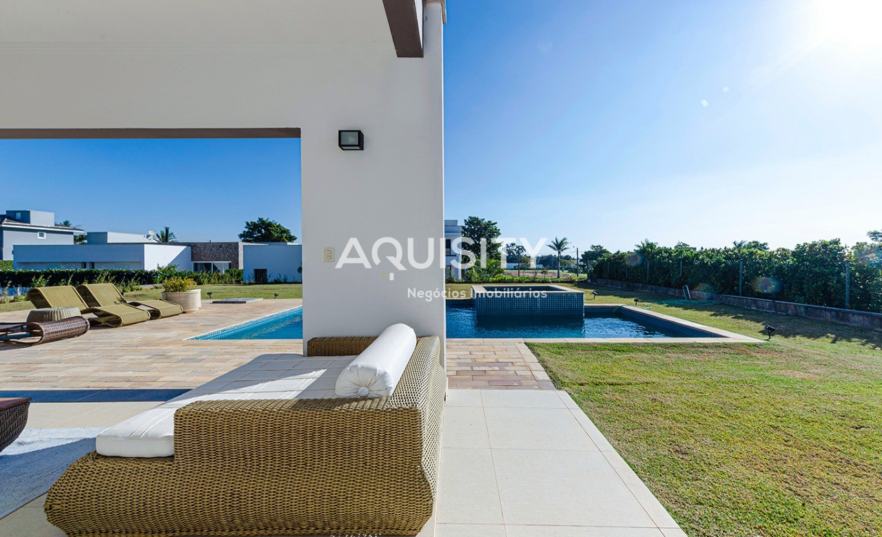 Casa à venda no Portal Japy Golf Club, 389,60m², 4 dormitórios sendo 3 suítes, campo de Golf, piscina, 3 vagas garagem
