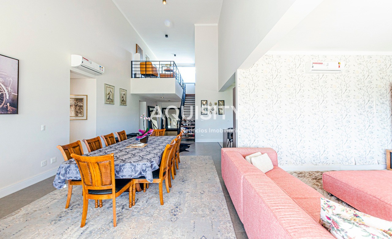 Casa à venda no Portal Japy Golf Club, 389,60m², 4 dormitórios sendo 3 suítes, campo de Golf, piscina, 3 vagas garagem