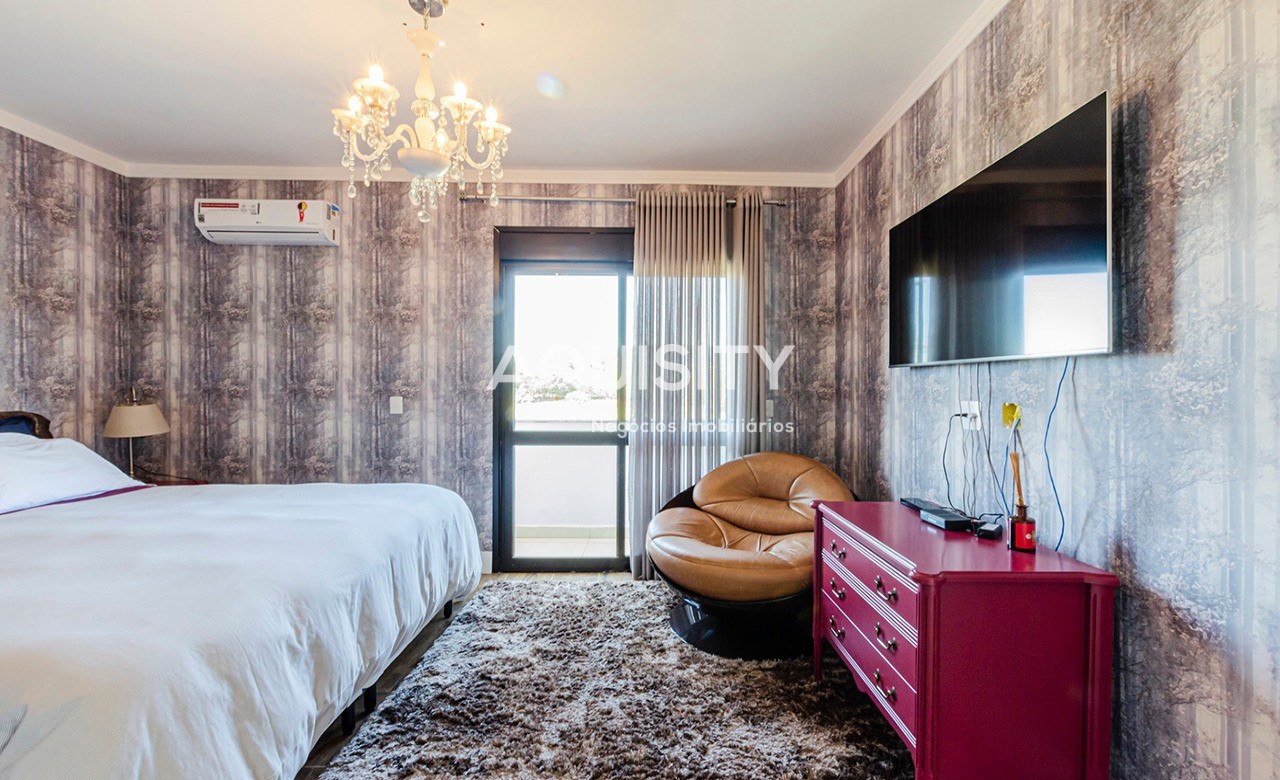 Casa à venda no Portal Japy Golf Club, 389,60m², 4 dormitórios sendo 3 suítes, campo de Golf, piscina, 3 vagas garagem
