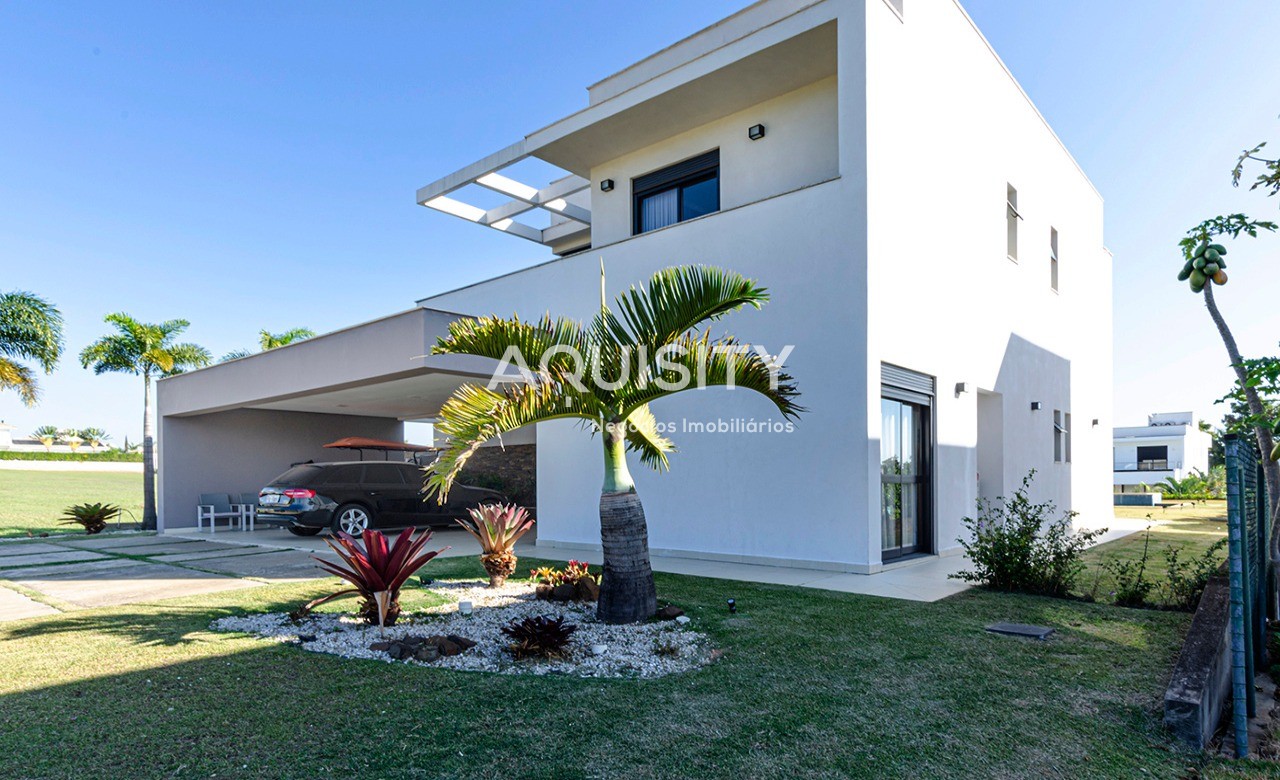 Casa à venda no Portal Japy Golf Club, 389,60m², 4 dormitórios sendo 3 suítes, campo de Golf, piscina, 3 vagas garagem