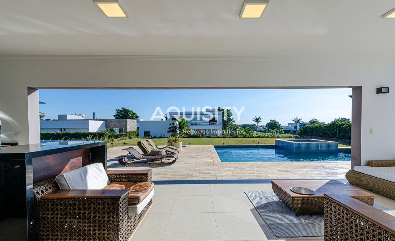 Casa à venda no Portal Japy Golf Club, 389,60m², 4 dormitórios sendo 3 suítes, campo de Golf, piscina, 3 vagas garagem