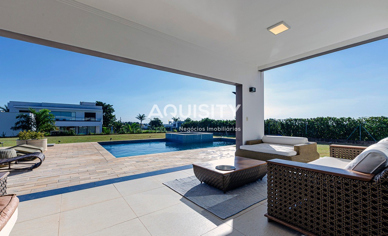 Casa à venda no Portal Japy Golf Club, 389,60m², 4 dormitórios sendo 3 suítes, campo de Golf, piscina, 3 vagas garagem