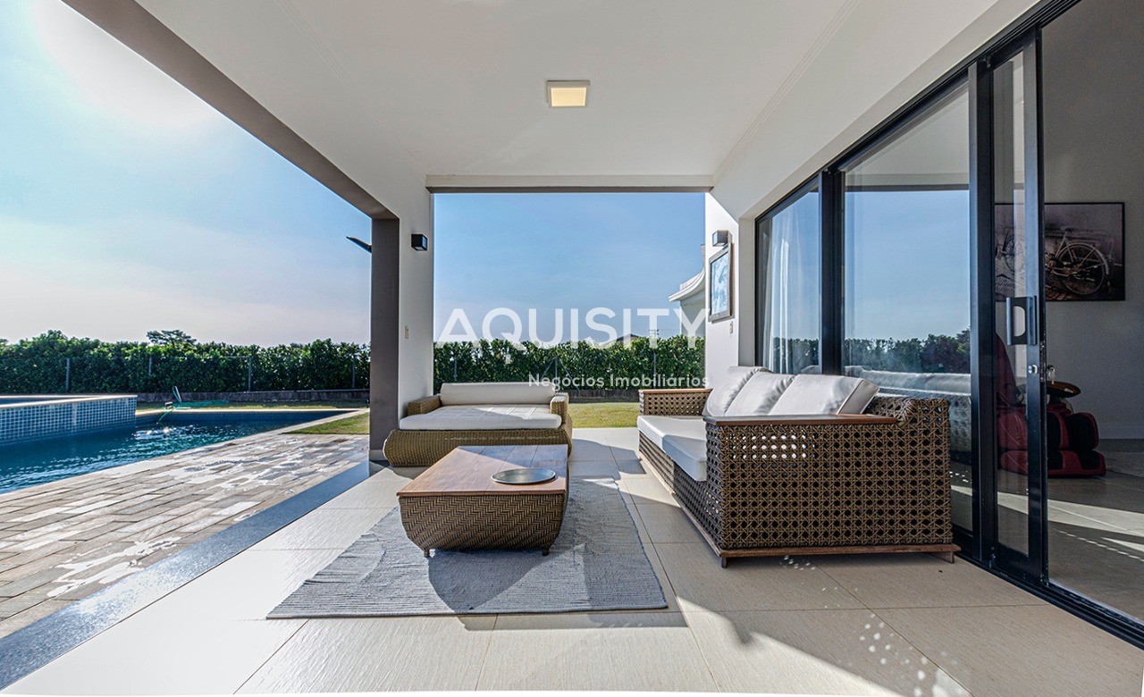 Casa à venda no Portal Japy Golf Club, 389,60m², 4 dormitórios sendo 3 suítes, campo de Golf, piscina, 3 vagas garagem
