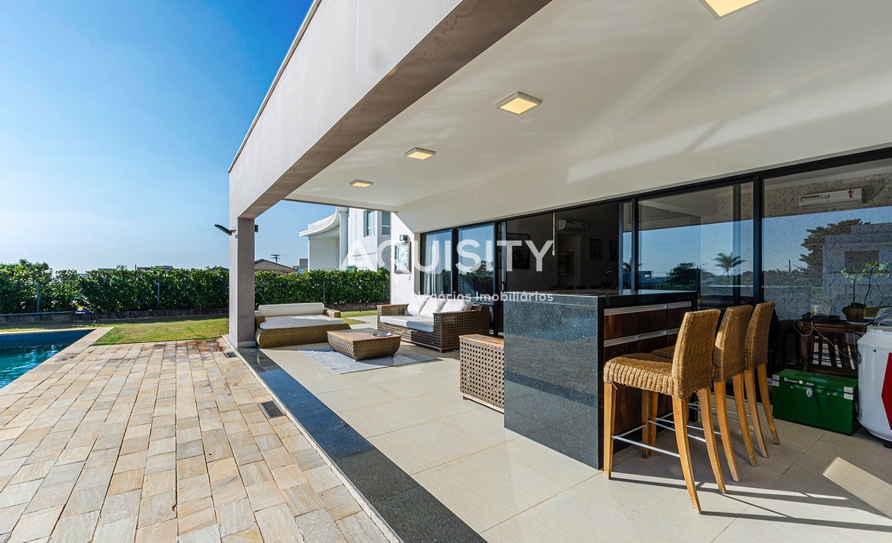 Casa à venda no Portal Japy Golf Club, 389,60m², 4 dormitórios sendo 3 suítes, campo de Golf, piscina, 3 vagas garagem