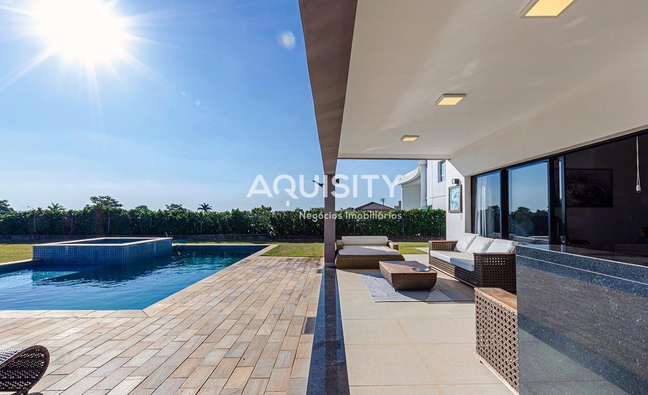 Casa à venda no Portal Japy Golf Club, 389,60m², 4 dormitórios sendo 3 suítes, campo de Golf, piscina, 3 vagas garagem