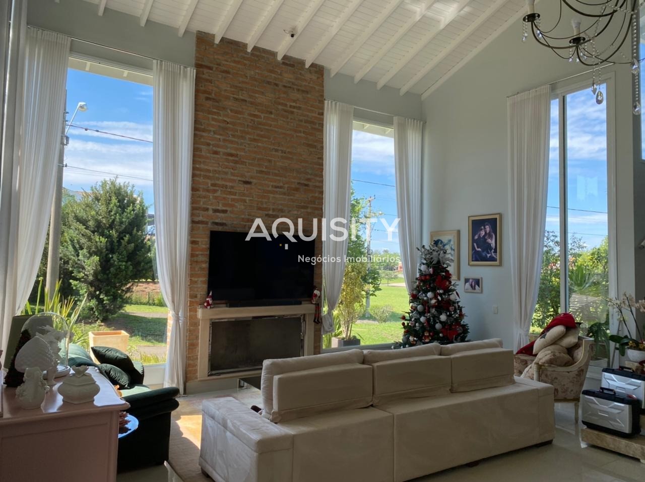 Casa à venda no Portal Japy Golf Club, 460m², 3 suítes, campo de Golf, piscina, churrasqueira, 3 vagas garagem