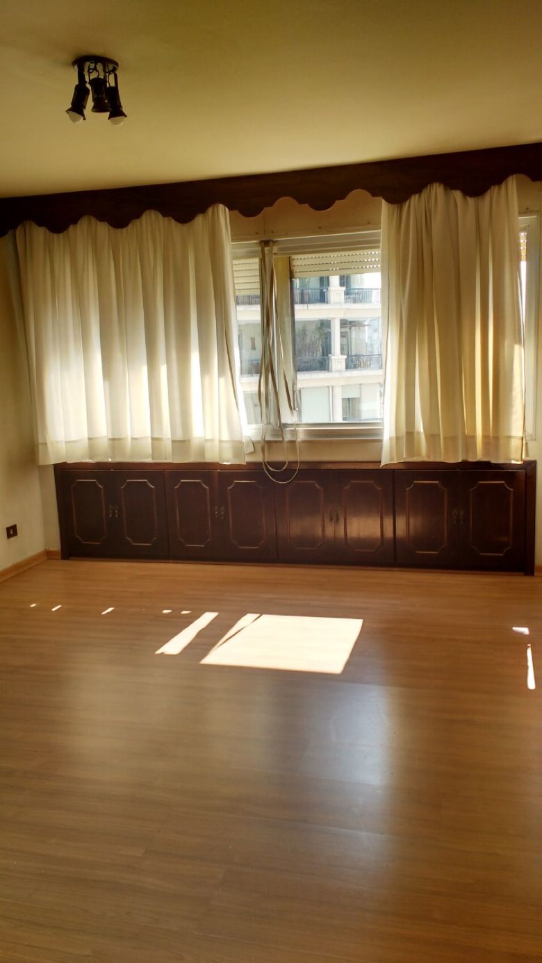 Apartamento à Venda Jardins Z Sul 182m² com 2 dormitórios sendo 1 suite com closet, sala ampla, 3 banheiros , 3 vaga com deposito