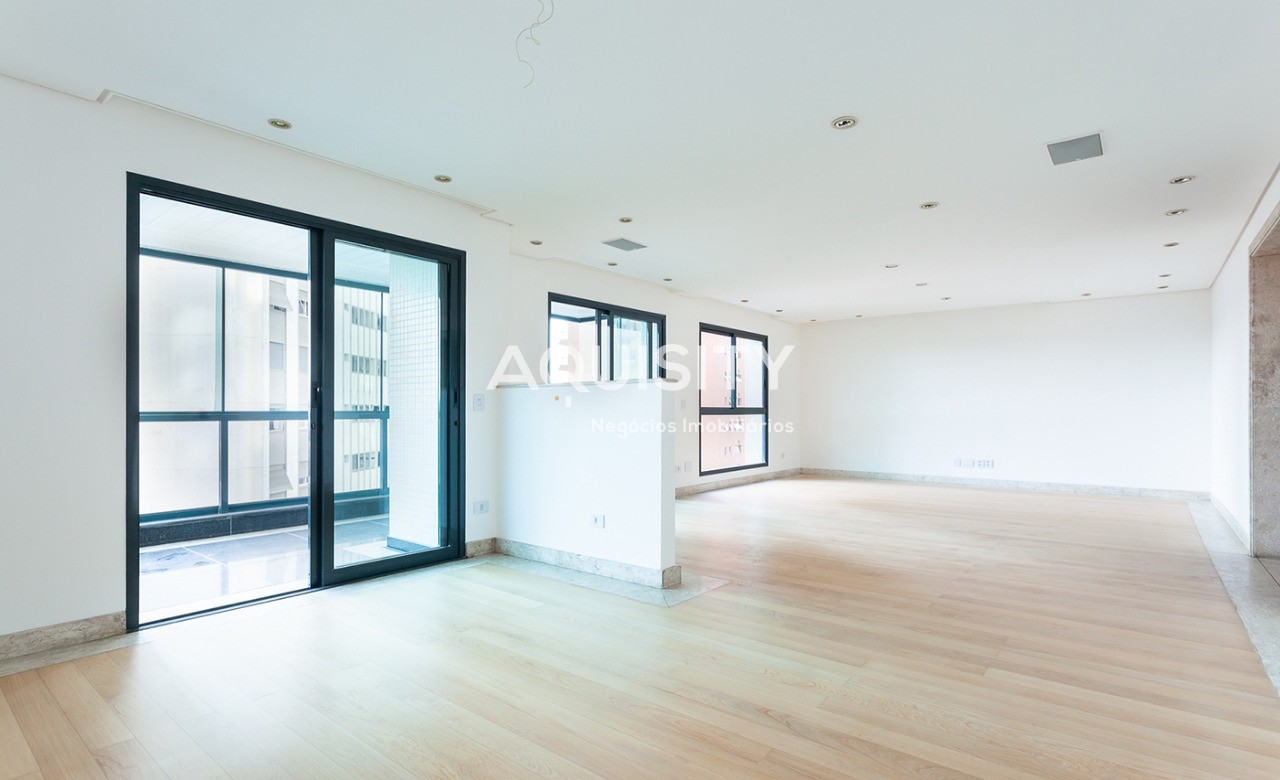 Apartamento à venda 202m² Higienópolis 4 Dormitórios 2 suítes Máster com Sacada e Hidro 5 banheiros 4 vagas Dependência de Empregada Lazer Completo