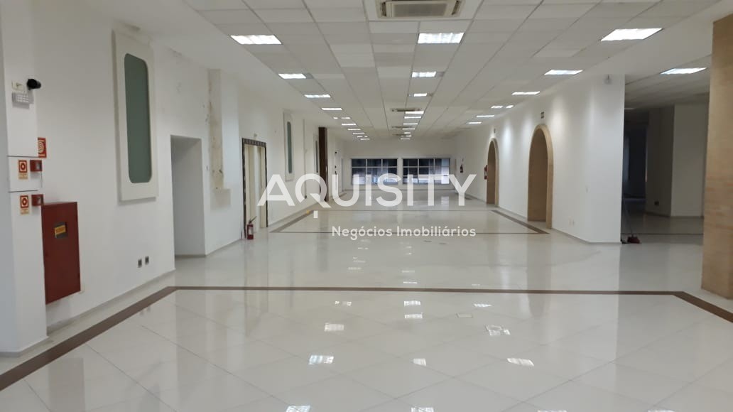 Prédio Comercial para Alugar 3.000 m² Centro, Santos/SP - 3 Andares com elevador, Salas, 10 Banheiros, 15 Vagas para carro. Pé direito alto.