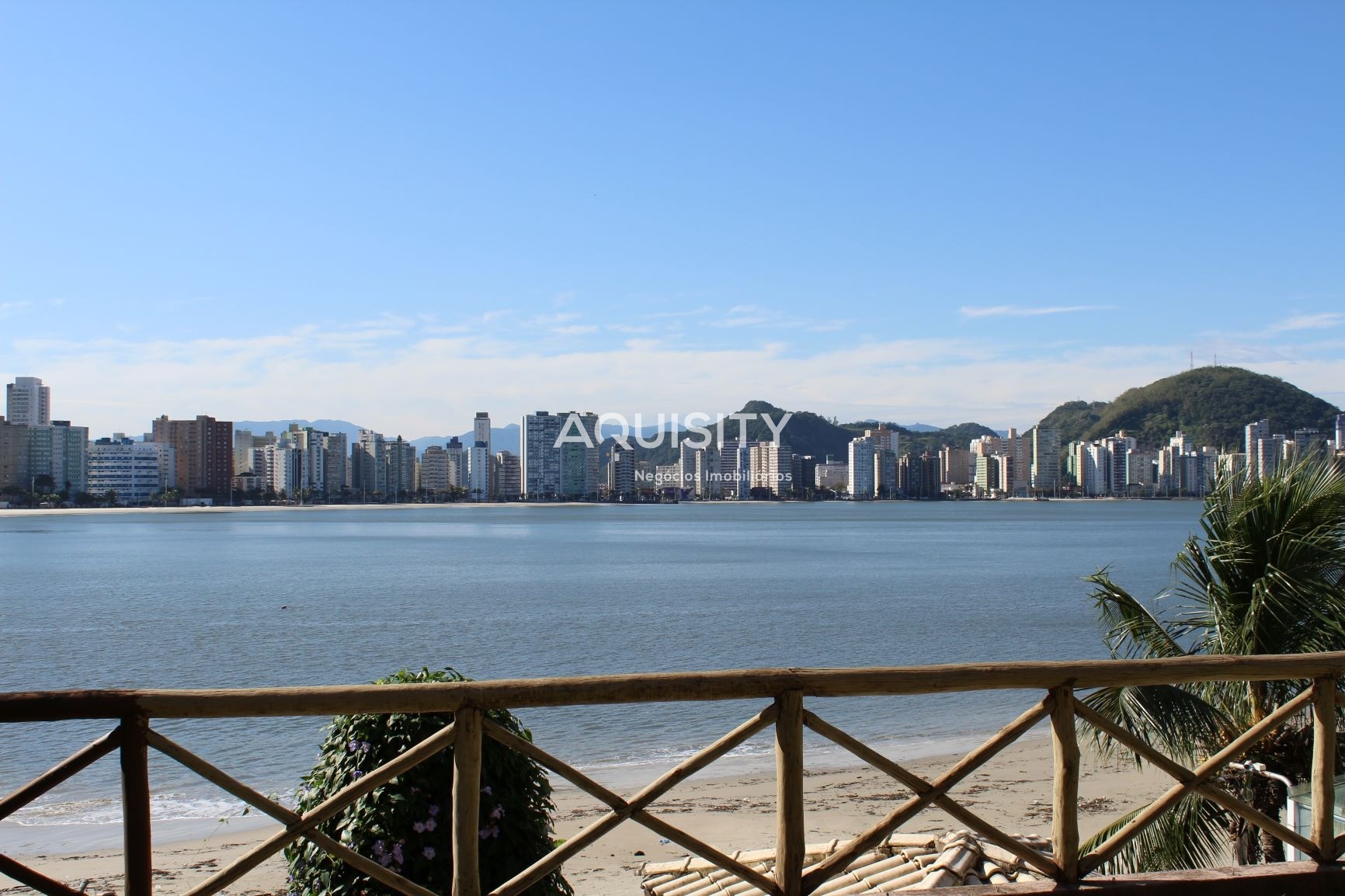Casa à Venda 761 m² São Vicente SP - 6 Suítes, Piscina, Sauna, Área gourmet, Garagem de barco, Casa de caseiro, 9 Banheiros