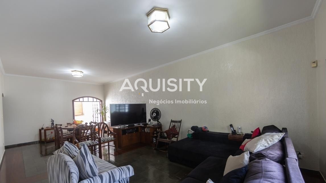 Casa à venda 458 m² Mooca - 4 Dormitórios, 1 Suite, Sala para 2 ambientes, Lareira, Bar, Jardim de inverno, Copa, Cozinha, Piscina, Churrasqueira.