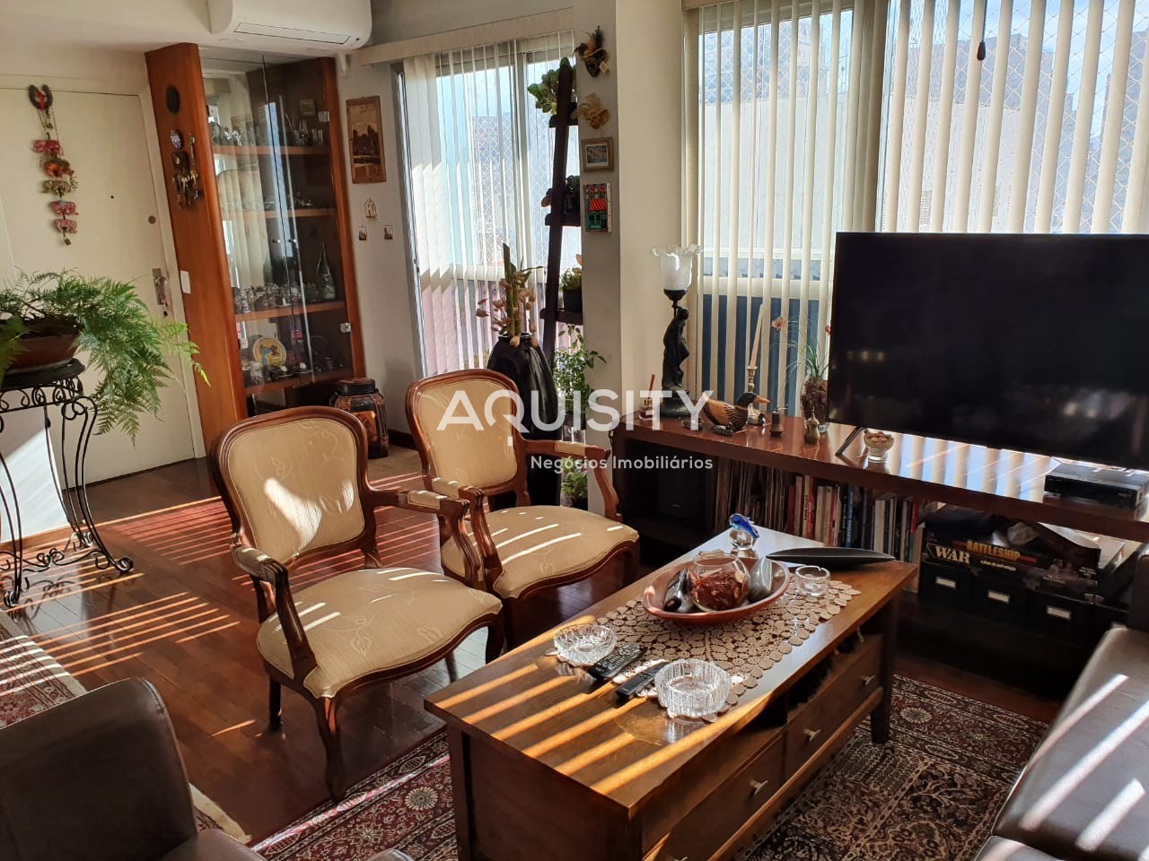 Apartamento à Venda 112,8 m² Moema - 3 Dormitórios, 2 Suites, Living amplo, 2 Vagas, Lazer Jardim, playground e salão de festa, segurança 24 horas.