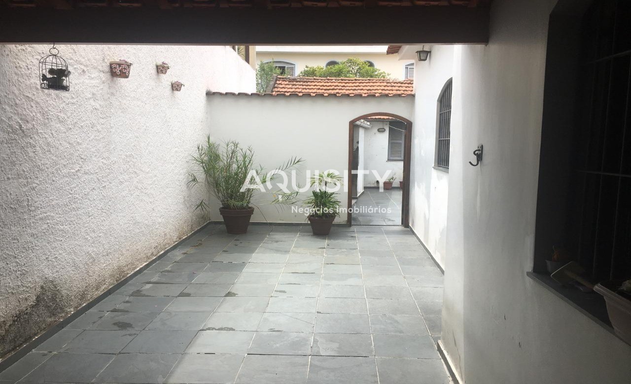 Casa Sobrado à venda 160mt2 Mooca 4 dormitórios 1 suíte com sacada 3 vagas 3 banheiros sala para 3 ambientes Quintal Próximo a Av. Paes de Barros